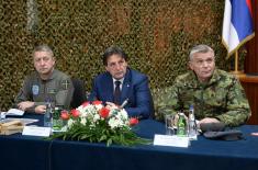 Ministar Gašić obišao pripadnike 98. vazduhoplovne brigade