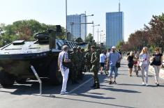 Numerous visitors at display of weapons and military equipment at Ušće