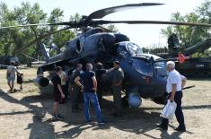 Numerous visitors at display of weapons and military equipment at Ušće