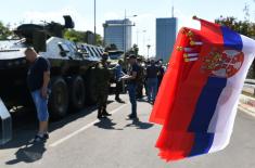 Numerous visitors at display of weapons and military equipment at Ušće