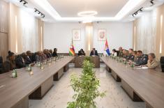 Састанак министра одбране Гашића са министарком одбране Републике Зимбабве
