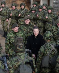 Minister Stefanović visits Air Force and Air Defence NCO Course students  