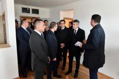 Ministar Vulin na dodeli ključeva u Vranju: Vučić je prvi predsednik Srbije koji je pokrenuo plansko  zbrinjavanje pripadnika službi bezbednosti