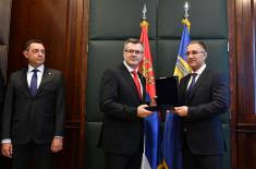 Plaques for exceptional cooperation and contribution to the work of the Ministry of Interior