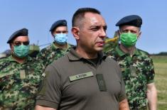 Министар Вулин: Војска не напушта ниједно средство  