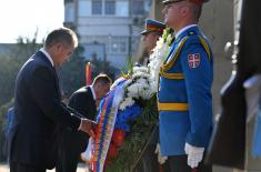 Ministers Vulin and Shoigu lay wreaths at Belgrade Liberators Thomb