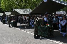 Candidates for admission to Special Forces as part of Project 5,000 take oath of enlistment