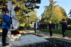 Ministers Vulin and Shoigu lay wreaths at Belgrade Liberators Thomb