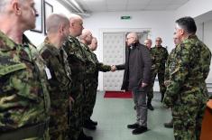 Министар Вучевић и генерал Мојсиловић обишли Оперативни центар система одбране