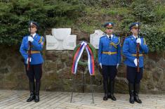 Minister Vučević lays wreath at monument to soldiers killed 1990-1999 in Vrnjačka Banja