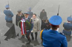 Secretary General of the President of the Republic Laid a Wreath at the Monument to Unknown Hero