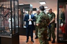 Министар Гашић обишао Гарду Војске Србије