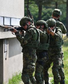 Министар Стефановић: Добровољно служење војног рока у 72. бригади само за најбоље од најбољих