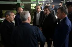 Ministar Gašić obišao kompaniju „Jumko“ u Vranju