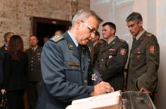 Students of Advanced Security and Defence Studies and the General Staff Course visit the “Defence 78” exhibition on the 21st anniversary of the end of the NATO agression