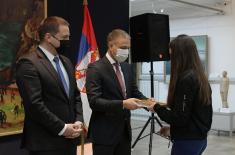 Minister Stefanović presents awards to students, winners of "Our Soldier, Our Hero" competition