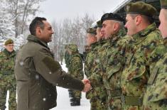 Minister Vulin Spends Christmas with the Members of the Serbian Armed Forces in the Base “Vrapce”