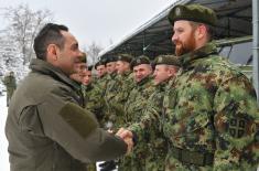 Министар Вулин на Божић са припадницима Војске Србије на бази „Врапце“