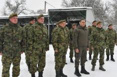 Министар Вулин на Божић са припадницима Војске Србије на бази „Врапце“