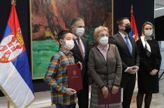 Minister Stefanović presents awards to students, winners of "Our Soldier, Our Hero" competition