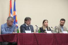 Министри Гашић и Месаровић у Зајечару разговарали са грађанима о могућностима запослења у систему одбране