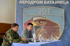 Министар разговарао са припадницима РВ и ПВО на аеродрому Батајница