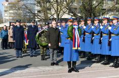 Министар Вучевић положио венац на Споменик пилотима браниоцима Београда