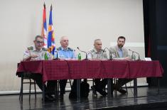 Министри Гашић и Месаровић у Зајечару разговарали са грађанима о могућностима запослења у систему одбране