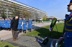 Minister Vučević lays wreath at Monument to Pilots – Defenders of Belgrade