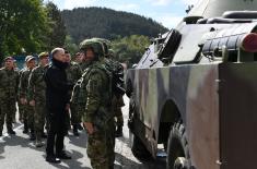 Minister of Defence Stefanović and Chief of General Staff, General Mojsilović, visit units on alert