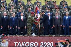 Predsednik Republike i vrhovni komandant Vojske Srbije Aleksandar Vučić uručio vojne zastave 72. brigadi za specijalne operacije i 63. padobranskoj brigadi
