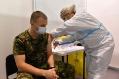 Minister Stefanović gets Covid-19 vaccine together with members of the armed forces