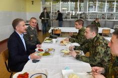  Minister Stefanović has lunch with cadets