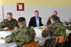  Minister Stefanović has lunch with cadets