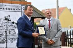 Minister Vulin presented with a Plaque for Consistent Fight for the Survival of Serbs in Republika Srpska and the Countries of the Region