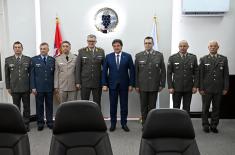 Министар Гашић обишао Војнообавештајну агенцију и састао се са будућим изасланицима одбране