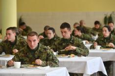  Minister Stefanović has lunch with cadets