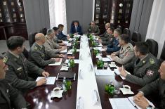 Министар Гашић обишао Војнообавештајну агенцију и састао се са будућим изасланицима одбране