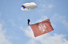 The President of the Republic and the Supreme Commander of the Serbian Armed Forces handed over military flags to the 72nd Special Operations Brigade and the 63rd Parachute Brigade