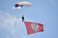 The President of the Republic and the Supreme Commander of the Serbian Armed Forces handed over military flags to the 72nd Special Operations Brigade and the 63rd Parachute Brigade