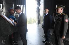 Predsednik Crne Gore položio venac na Spomenik neznanom junaku na Avali