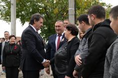Министар Гашић у новом дому борца са Кошара 