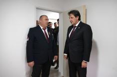 Министар Гашић у новом дому борца са Кошара 
