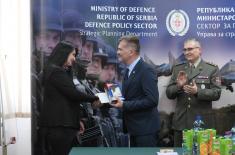 Orhideje i čestitke ministra odbrane za sve pripadnice sistema odbrane
