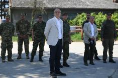 Министар Вучевић присуствовао гађањима из вишенаменског оклопног борбеног возила „Милош“