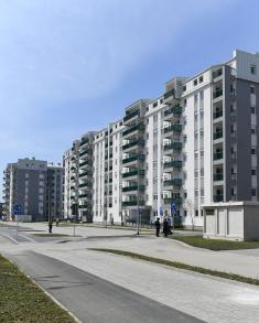 Minister Stefanović hands over apartment keys to members of security forces in Novi Sad