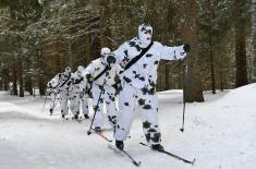 Министар Вулин на обуци кадета Војне академије у зимским условима: После 20 година нова опрема и обука у нордијском скијању