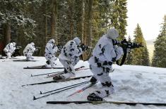 Minister Vulin at the training of the cadets of the Military Academy in winter conditions: After 20 years new equipment and training in Nordic skiing