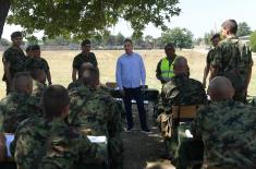 Minister Stefanović visits soldiers performing voluntary military service