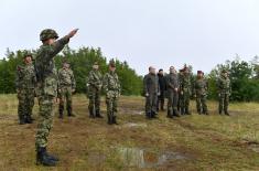 Министар одбране на завршној вежби кадета Војне академије